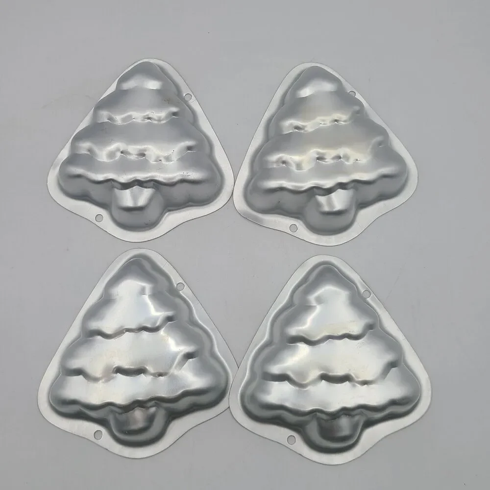 Set Of 4 Wilton Christmas Tree Shaped Holiday Aluminum Singles 5